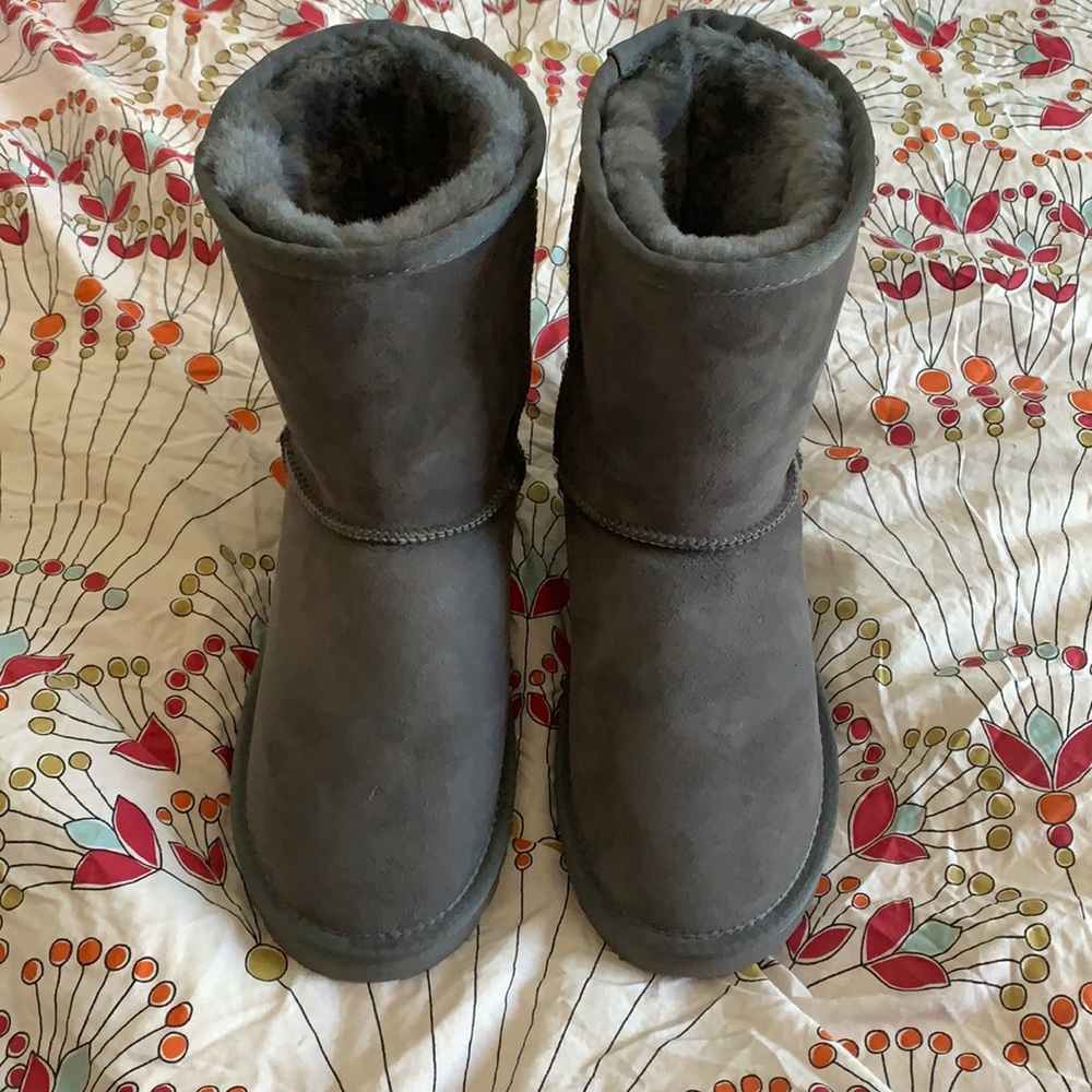 Ugg ankle boots in grey.